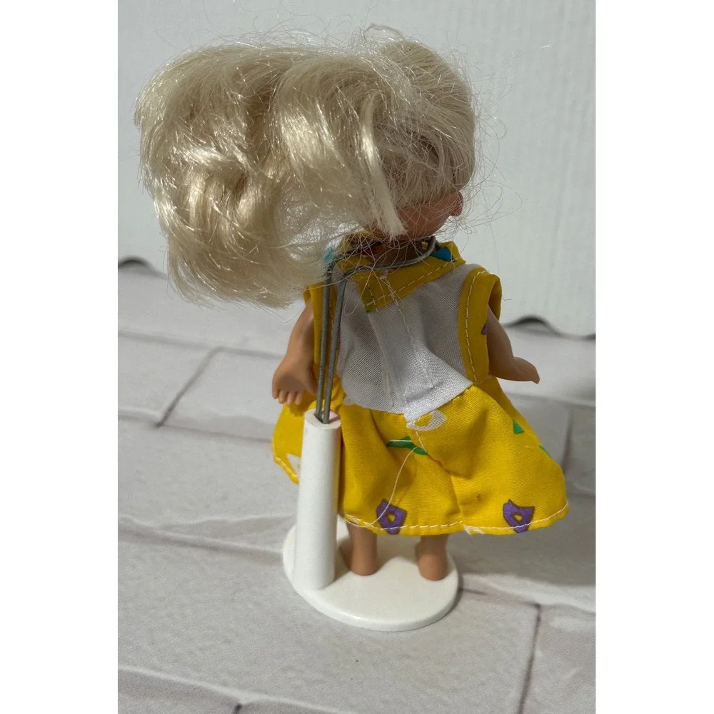 Vintage Kid Kore 1995‎ Mini Doll Blonde Teal Eyes Yellow Geometric Dress